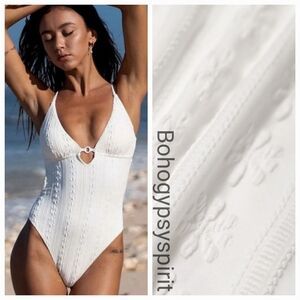 NWT Berlook White Daisy Textured Cut Out One Piece Swimsuit, Medium
